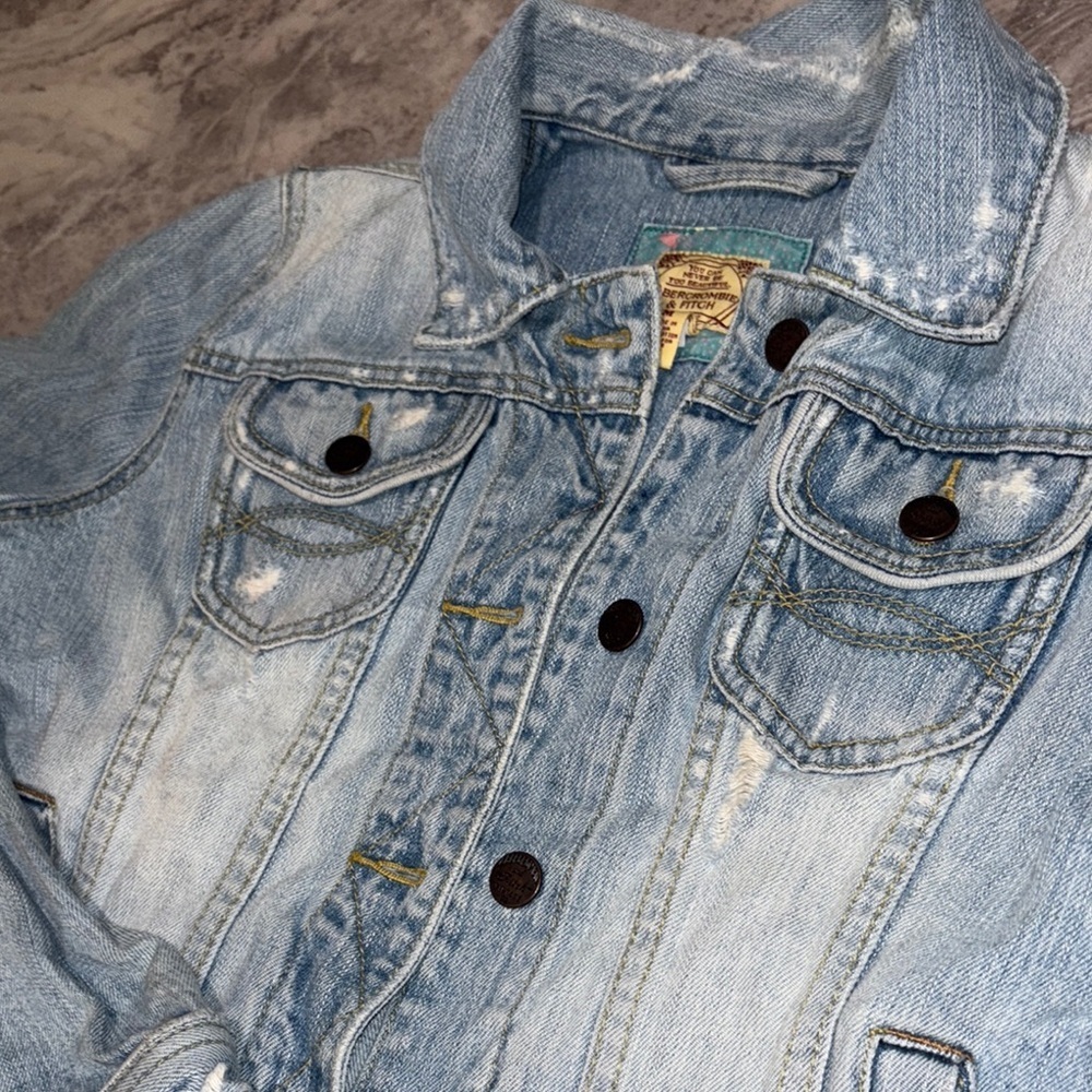 Y2K vintage Abercrombie & Fitch trucker distressed Light Blue Denim Jacket - Picture 13 of 16